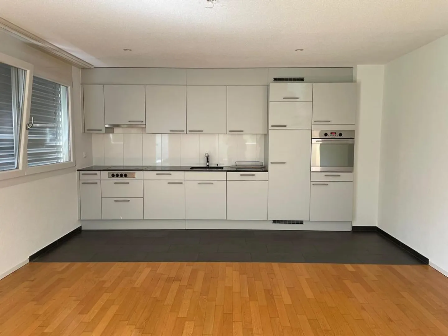 Modern apartment for rent - Photo 2 of 9