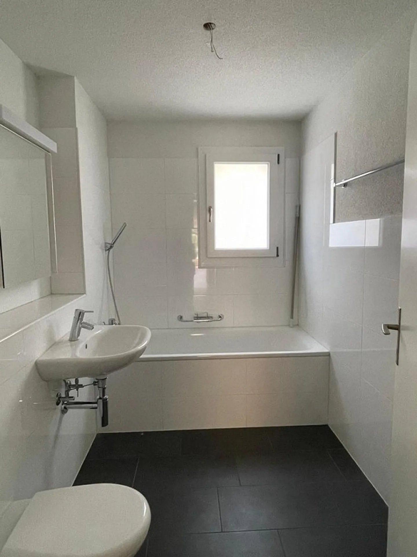 Modern apartment for rent - Photo 3 of 9