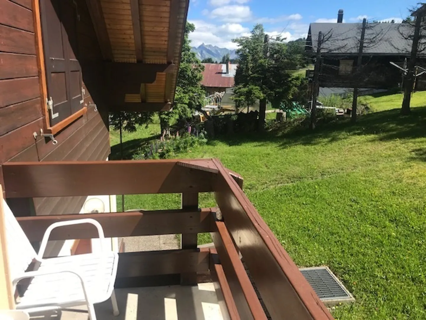Charming Apartment with Balcony - Photo 13 of 15