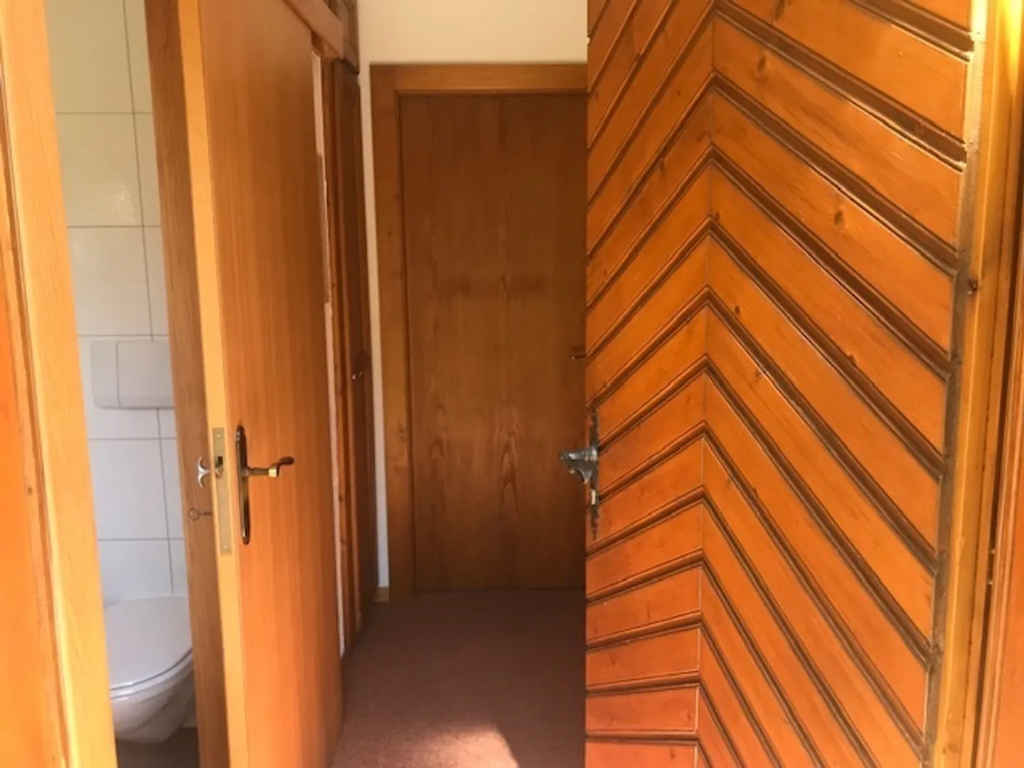 Charming Apartment with Balcony - Photo 14 of 15