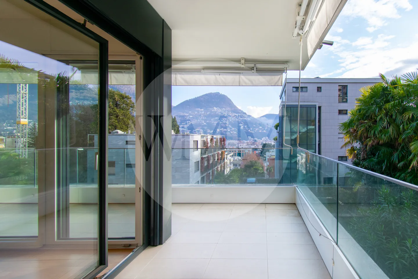 REFINED 5-ROOM APARTMENT WITH TERRACE AND PRIVATE GARDEN - Photo 1 of 12