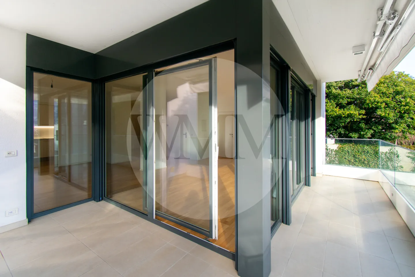 REFINED 5-ROOM APARTMENT WITH TERRACE AND PRIVATE GARDEN - Photo 2 of 12