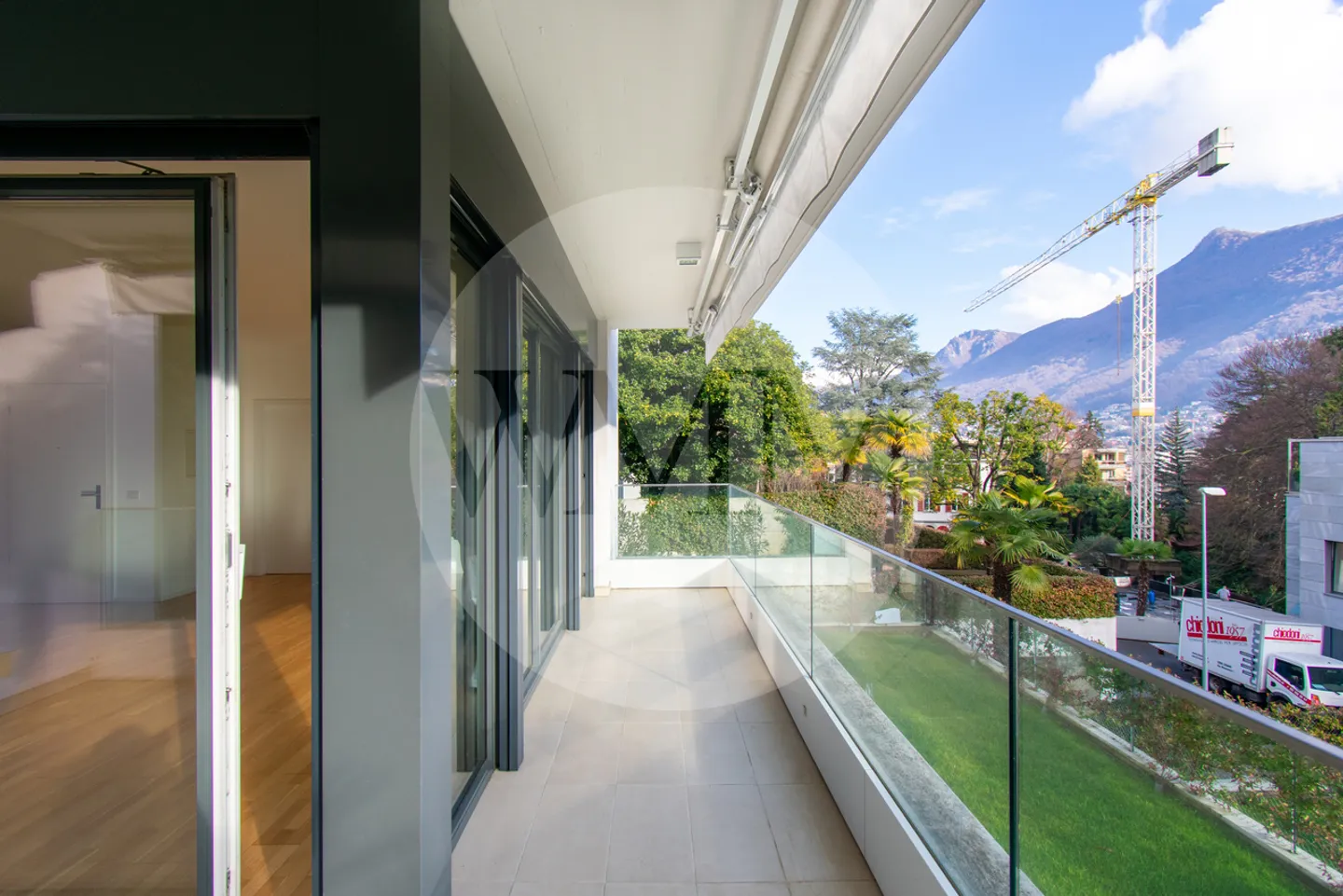 REFINED 5-ROOM APARTMENT WITH TERRACE AND PRIVATE GARDEN - Photo 3 of 12