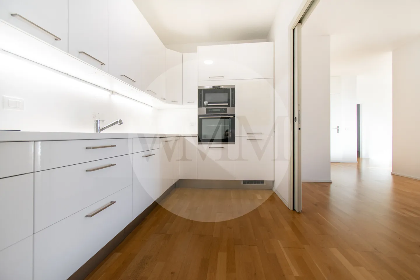 REFINED 5-ROOM APARTMENT WITH TERRACE AND PRIVATE GARDEN - Photo 4 of 12