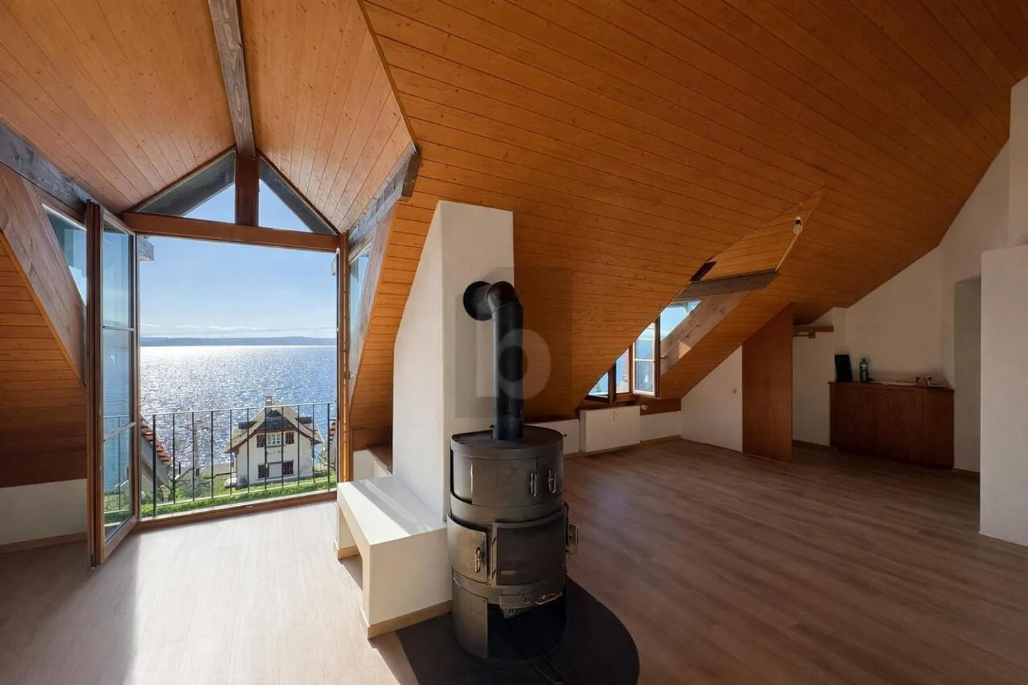 VUE UNIQUE SUR LE LAC ET PANORAMA ALPIN - Photo 1 sur 6