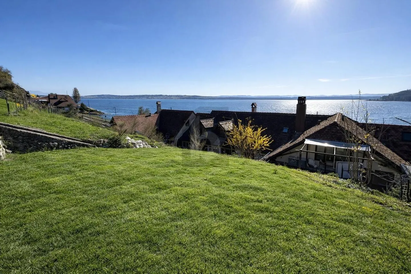 VUE UNIQUE SUR LE LAC ET PANORAMA ALPIN - Photo 5 sur 6