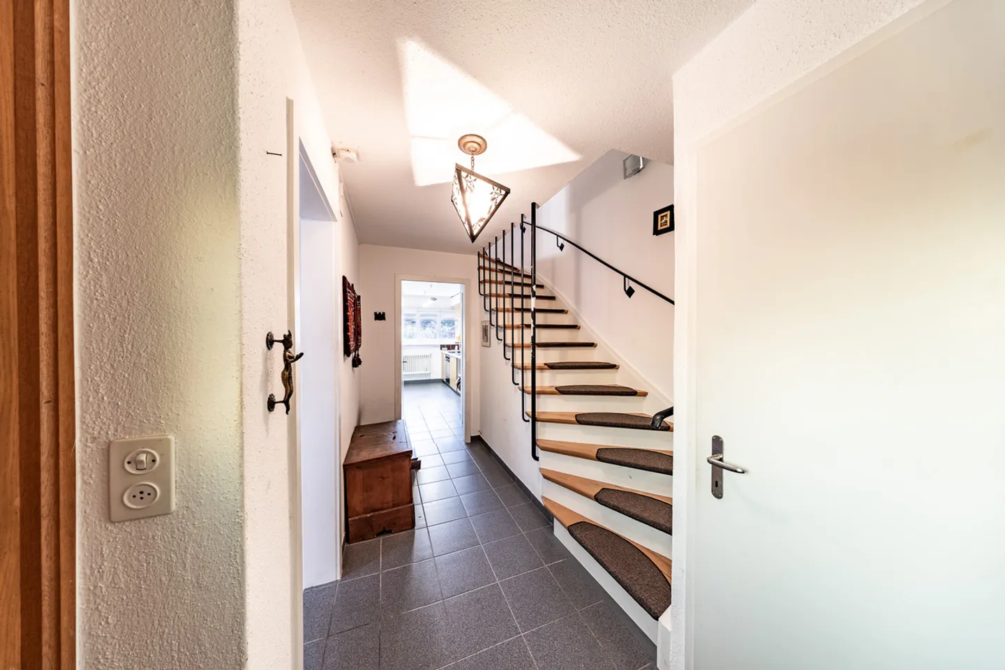 Erschwingliches Zuhause mit idyllischem Garten - Foto 5 von 8