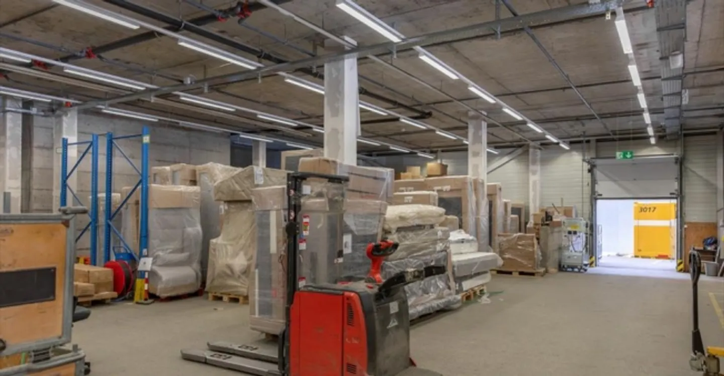 Deposito - Foto 1 di 13