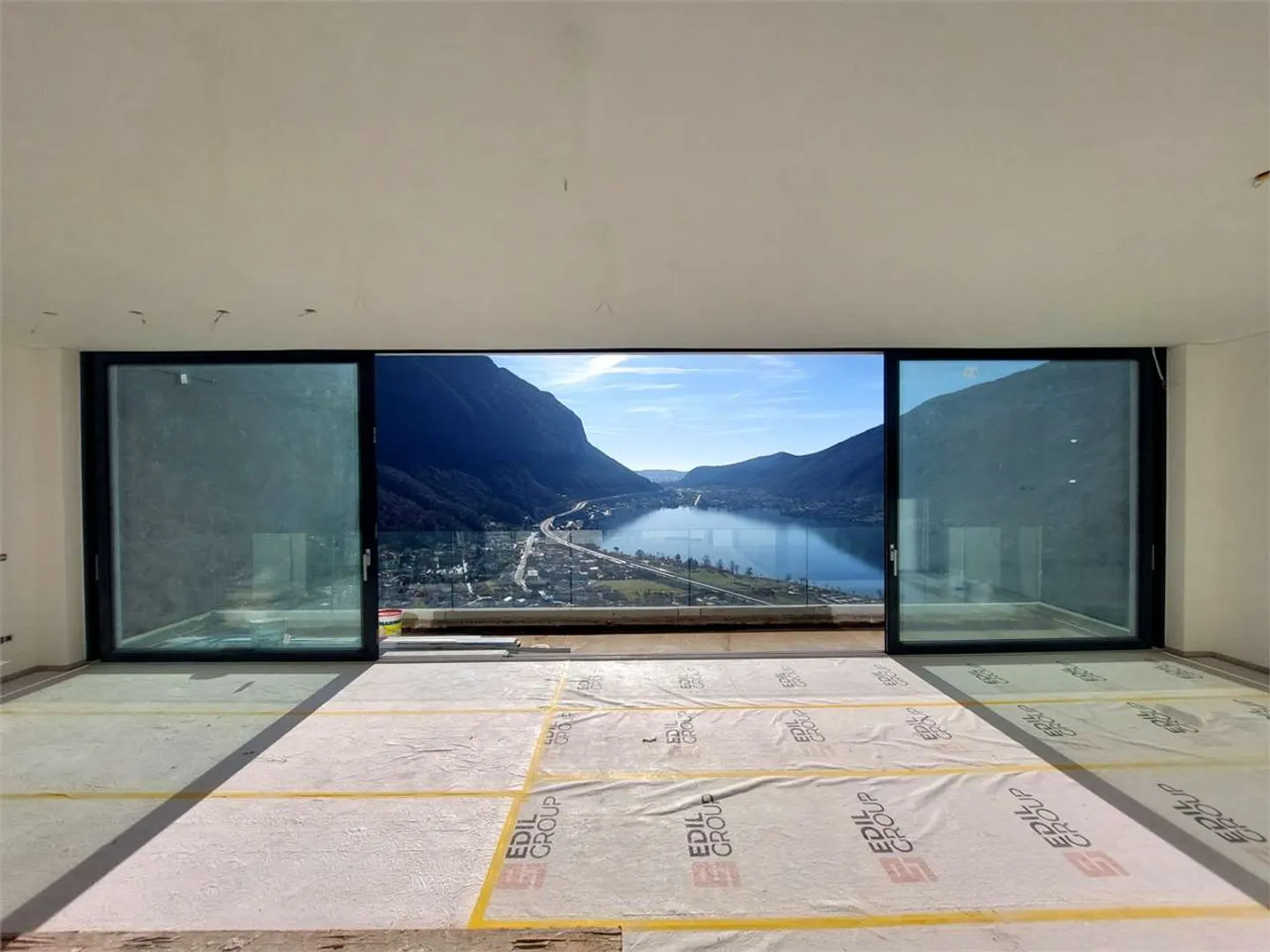 Moderne Villa mit Panoramablick - Foto 1 von 11