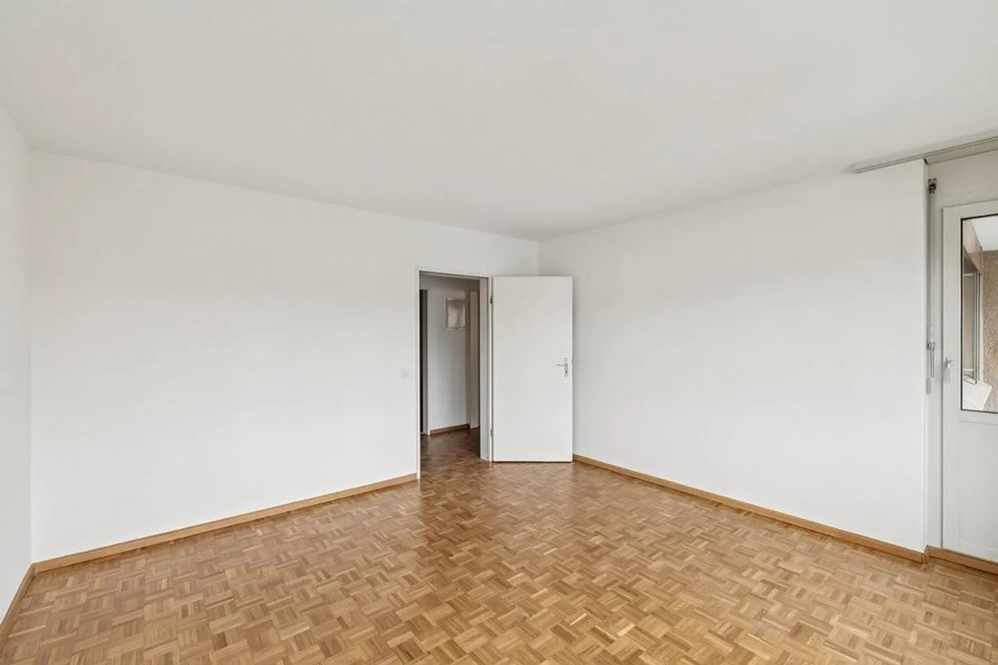 Living in the Heart of Birsfelden - Photo 8 of 11