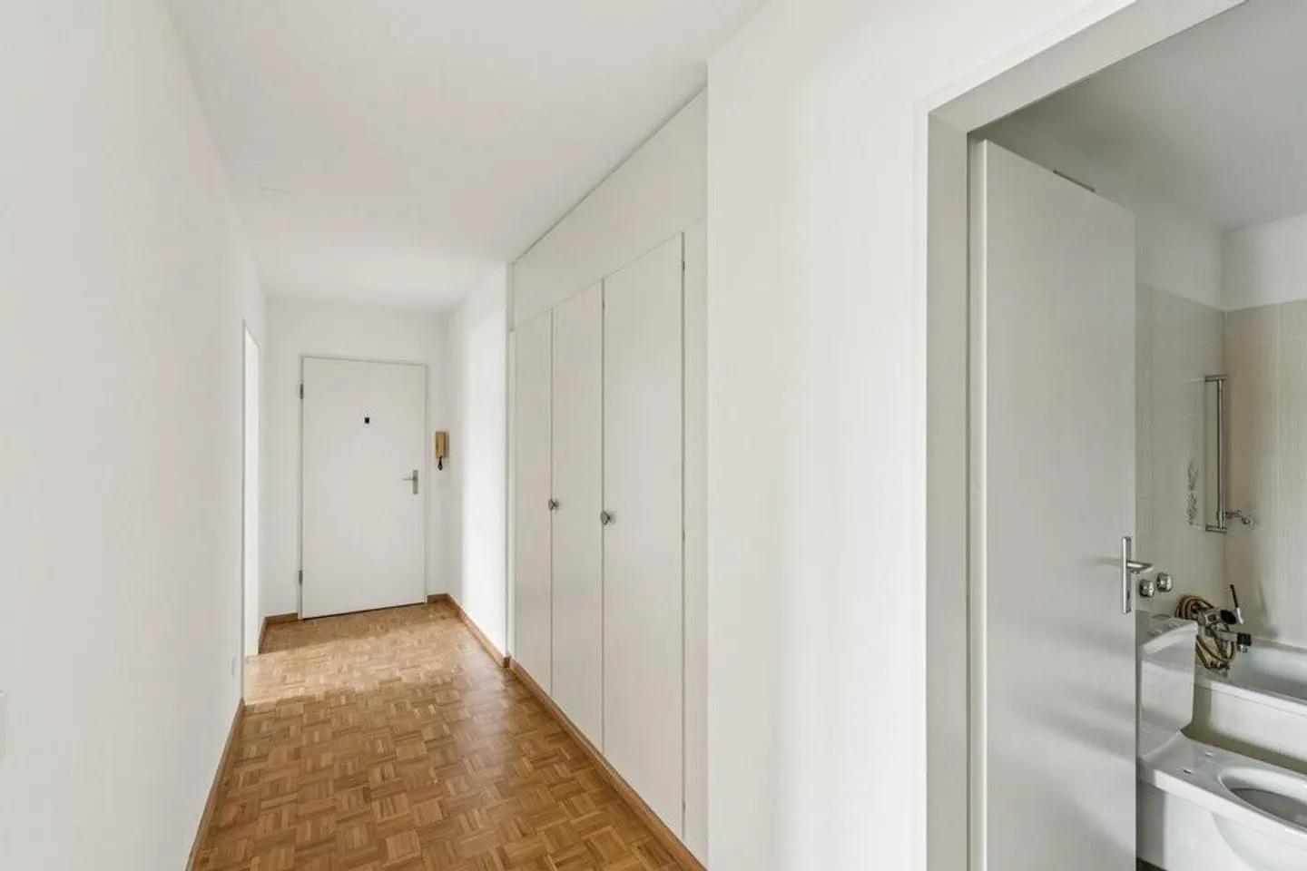 Living in the Heart of Birsfelden - Photo 10 of 11