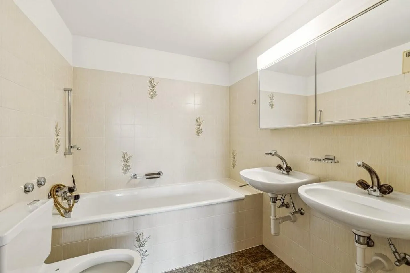 Living in the Heart of Birsfelden - Photo 3 of 11