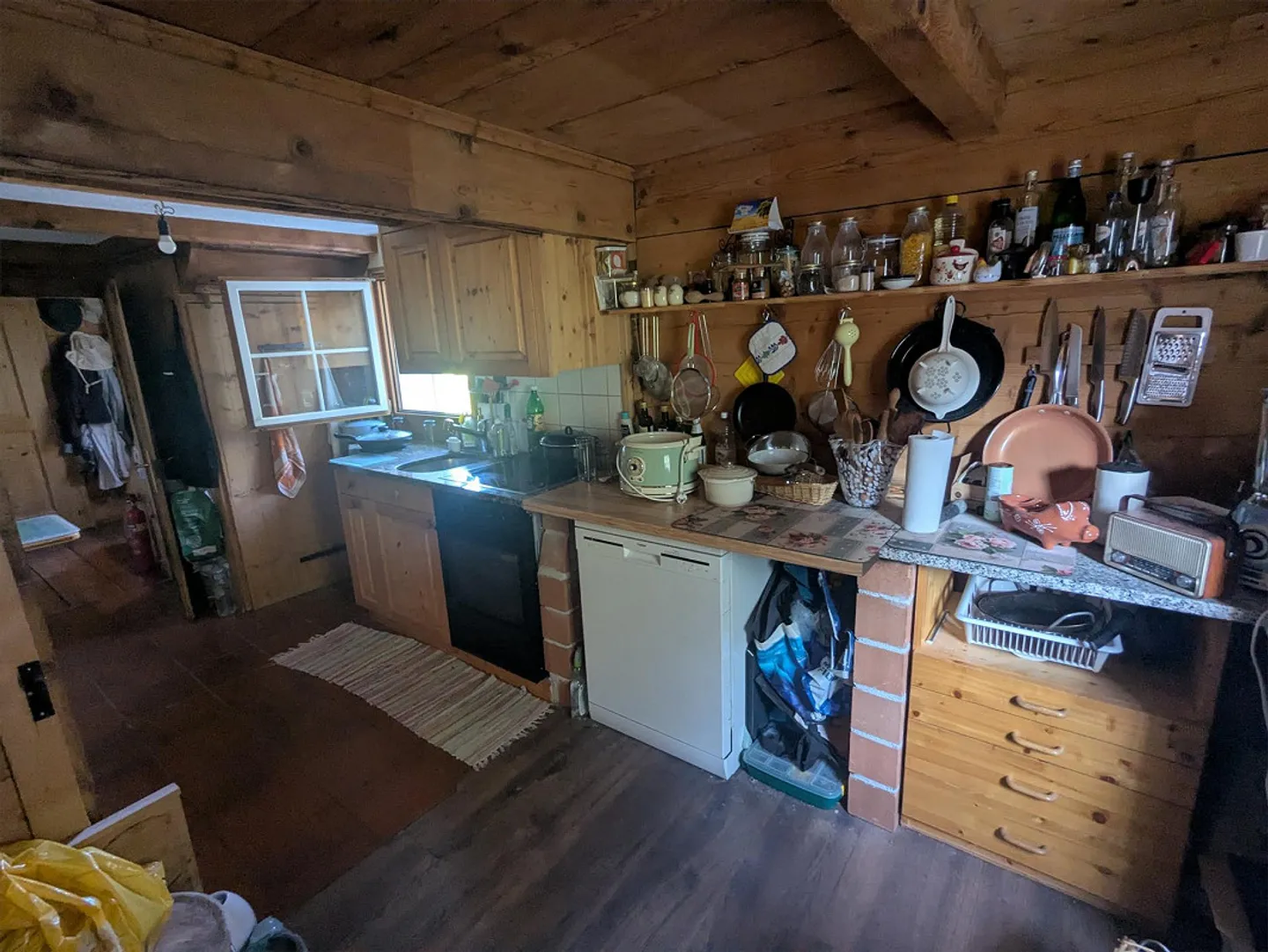 House part without barn in a secluded location - Photo 3 of 17