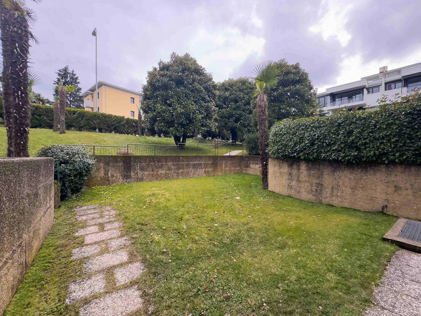 Duplex con giardinetto privato a Collina d’Oro - Foto 6 di 12