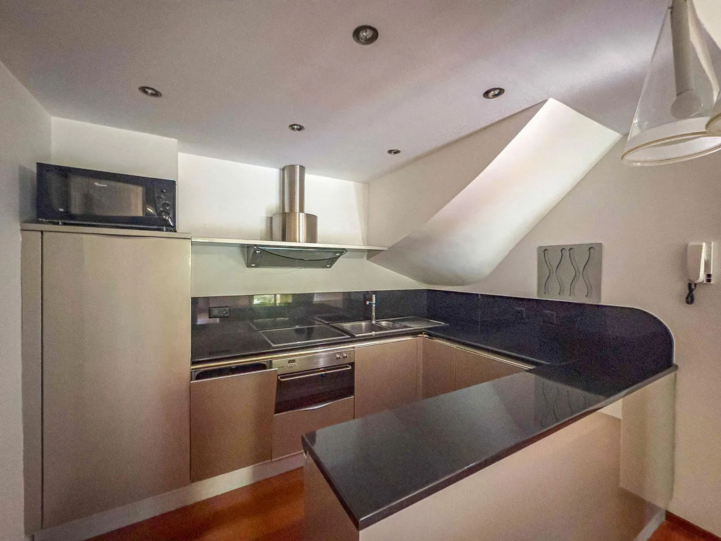 Duplex con giardinetto privato a Collina d’Oro - Foto 3 di 12