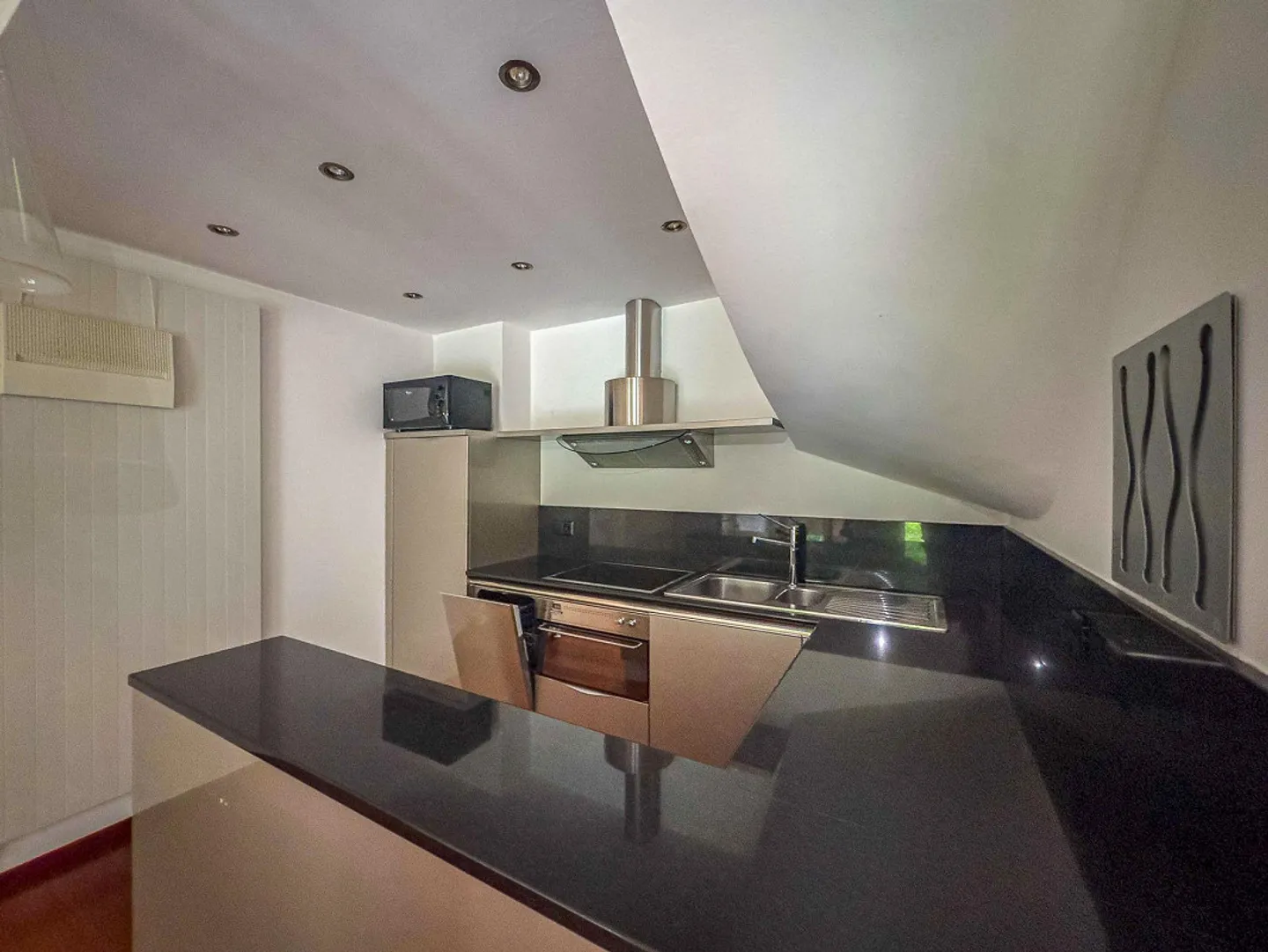 Duplex con giardinetto privato a Collina d’Oro - Foto 4 di 12