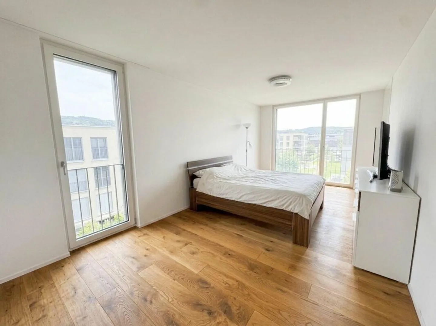 Appartement de 4,5 pièces de haute qualité avec grand balcon - Photo 8 sur 9
