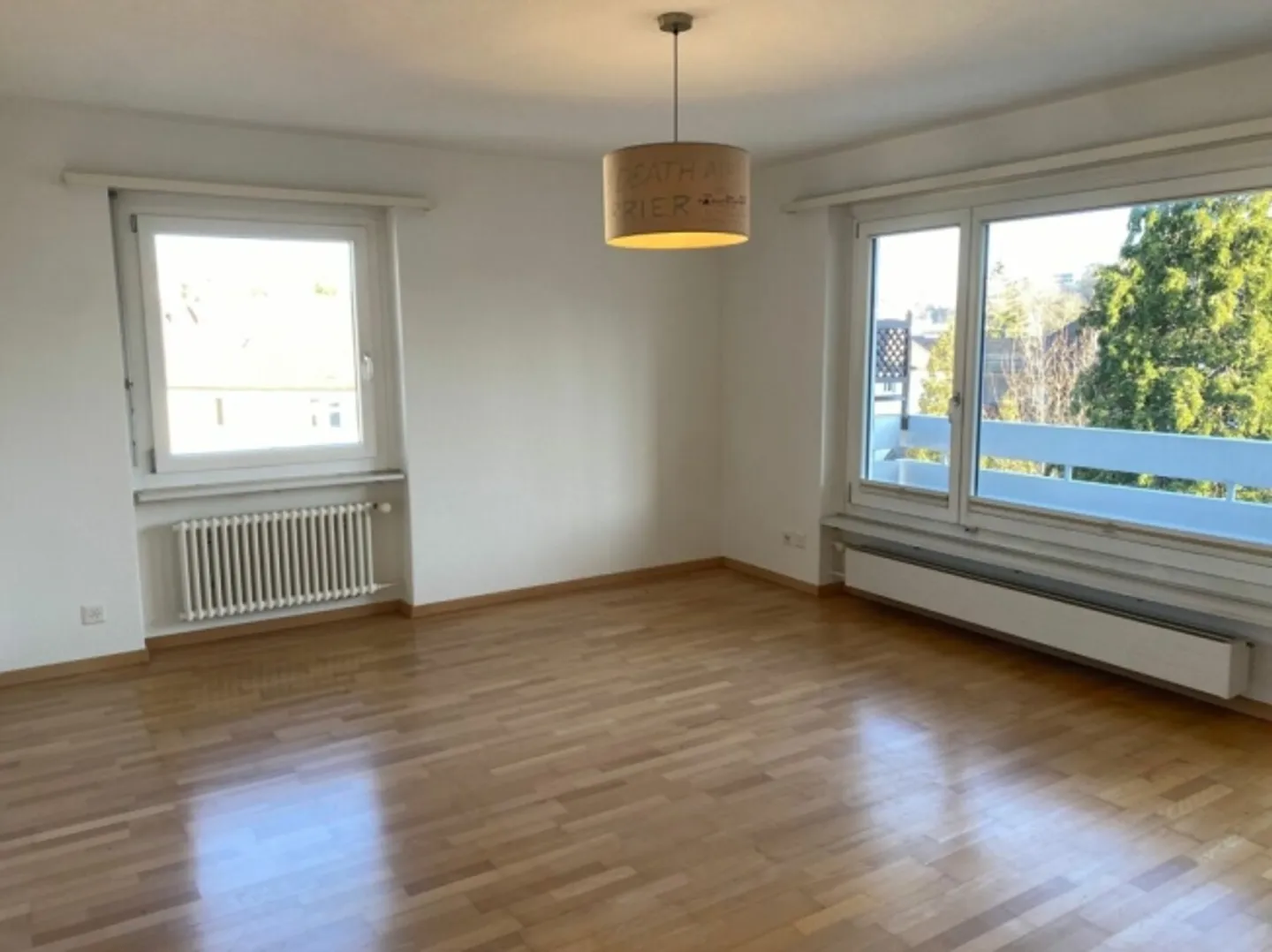 «Helle 4.5 Zimmer Wohnung mit sehr guten Anschlüssen» - Foto 2 von 8