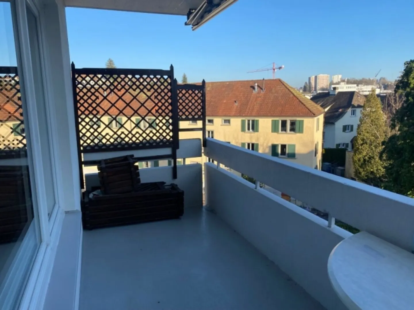 «Helle 4.5 Zimmer Wohnung mit sehr guten Anschlüssen» - Foto 3 von 8