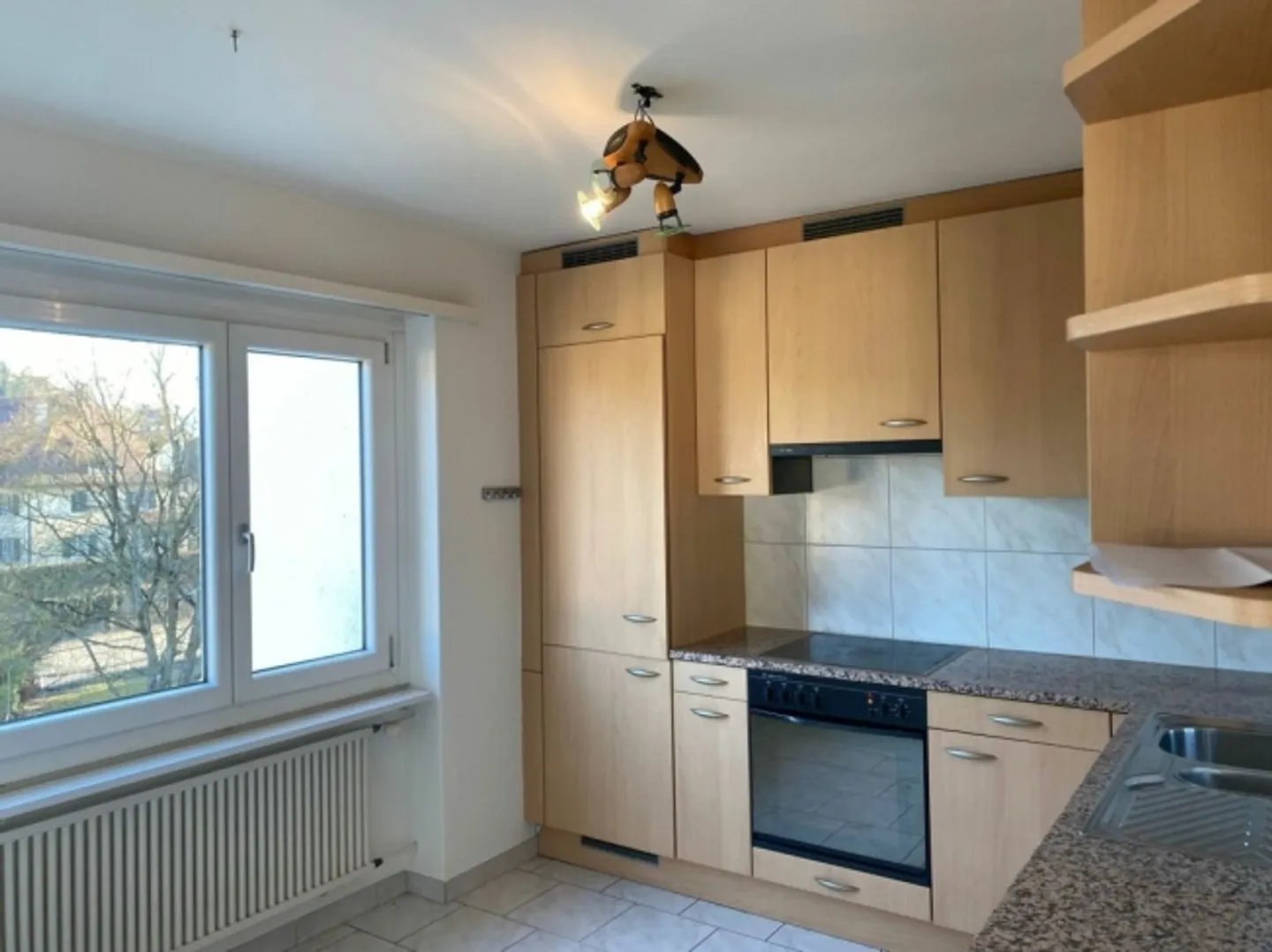 «Helle 4.5 Zimmer Wohnung mit sehr guten Anschlüssen» - Foto 4 von 8