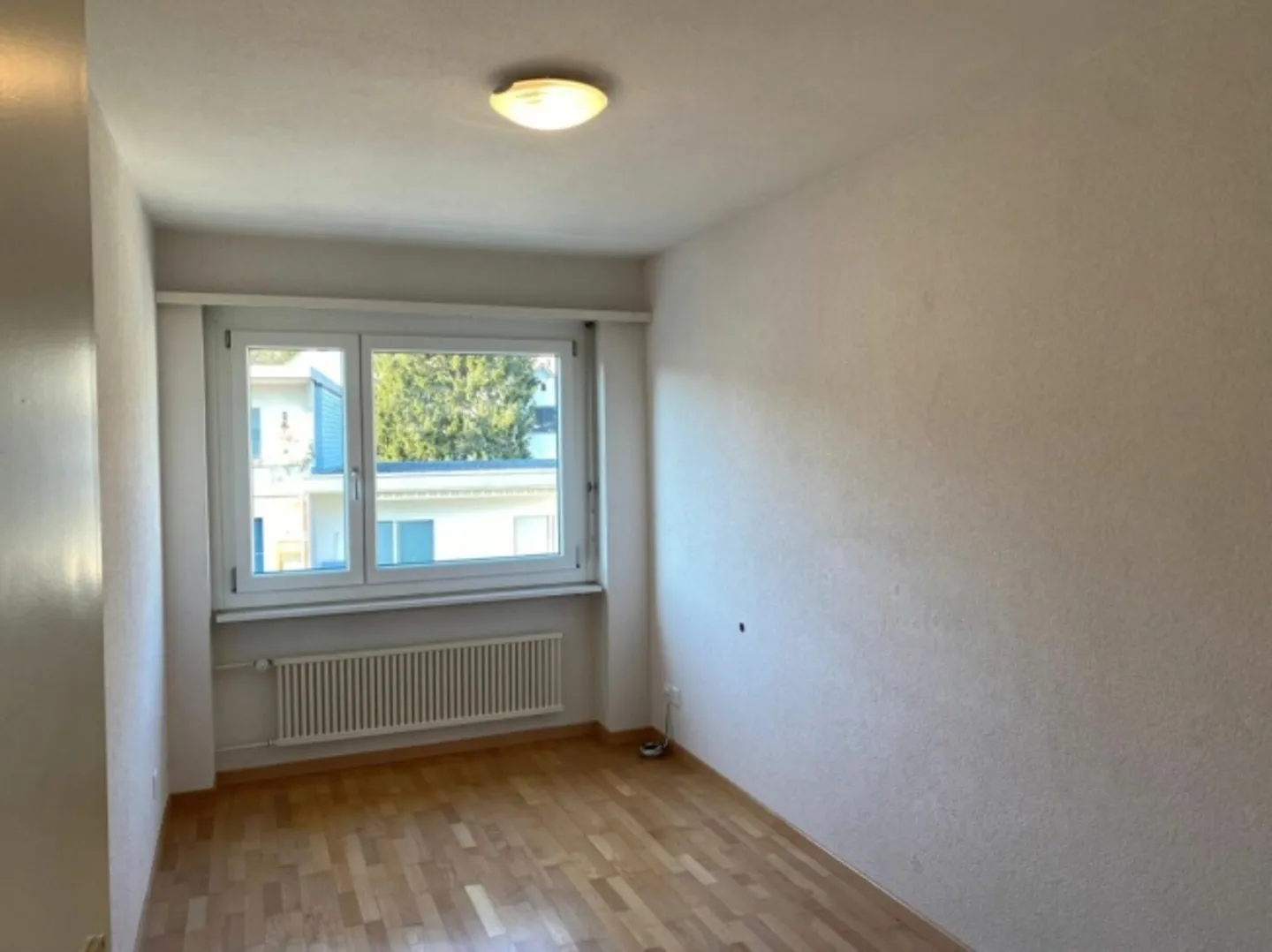 «Helle 4.5 Zimmer Wohnung mit sehr guten Anschlüssen» - Foto 6 von 8