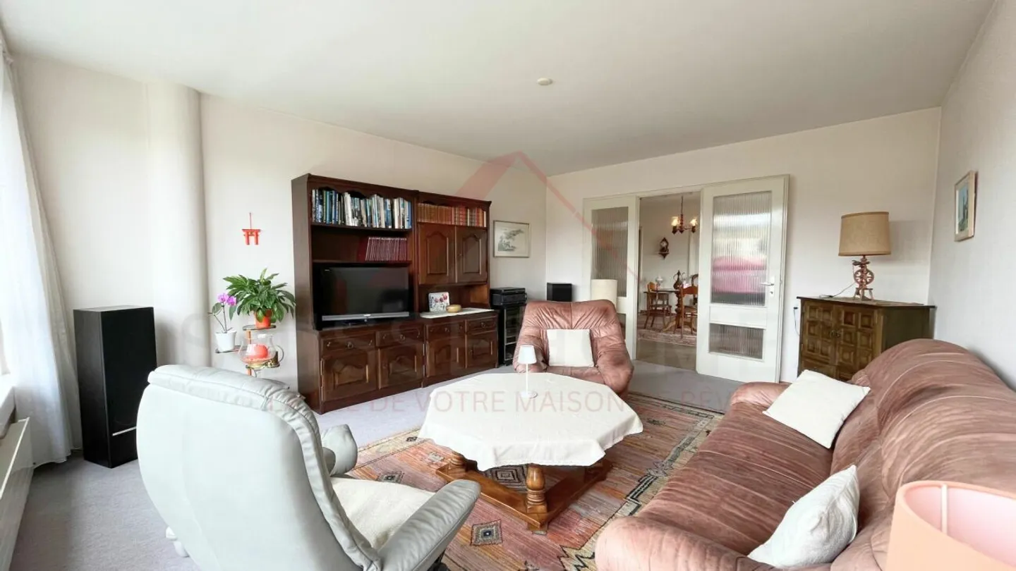 La Chaux-de-Fonds - Großes 5.5-Zimmer (150 m²) im 8. Stock mit Aufzug und Panoramablick - Foto 2 von 12