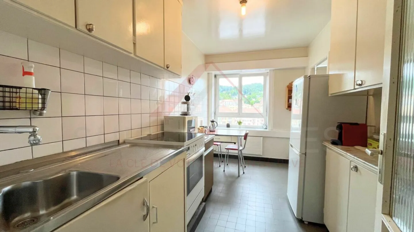 La Chaux-de-Fonds - Großes 5.5-Zimmer (150 m²) im 8. Stock mit Aufzug und Panoramablick - Foto 5 von 12