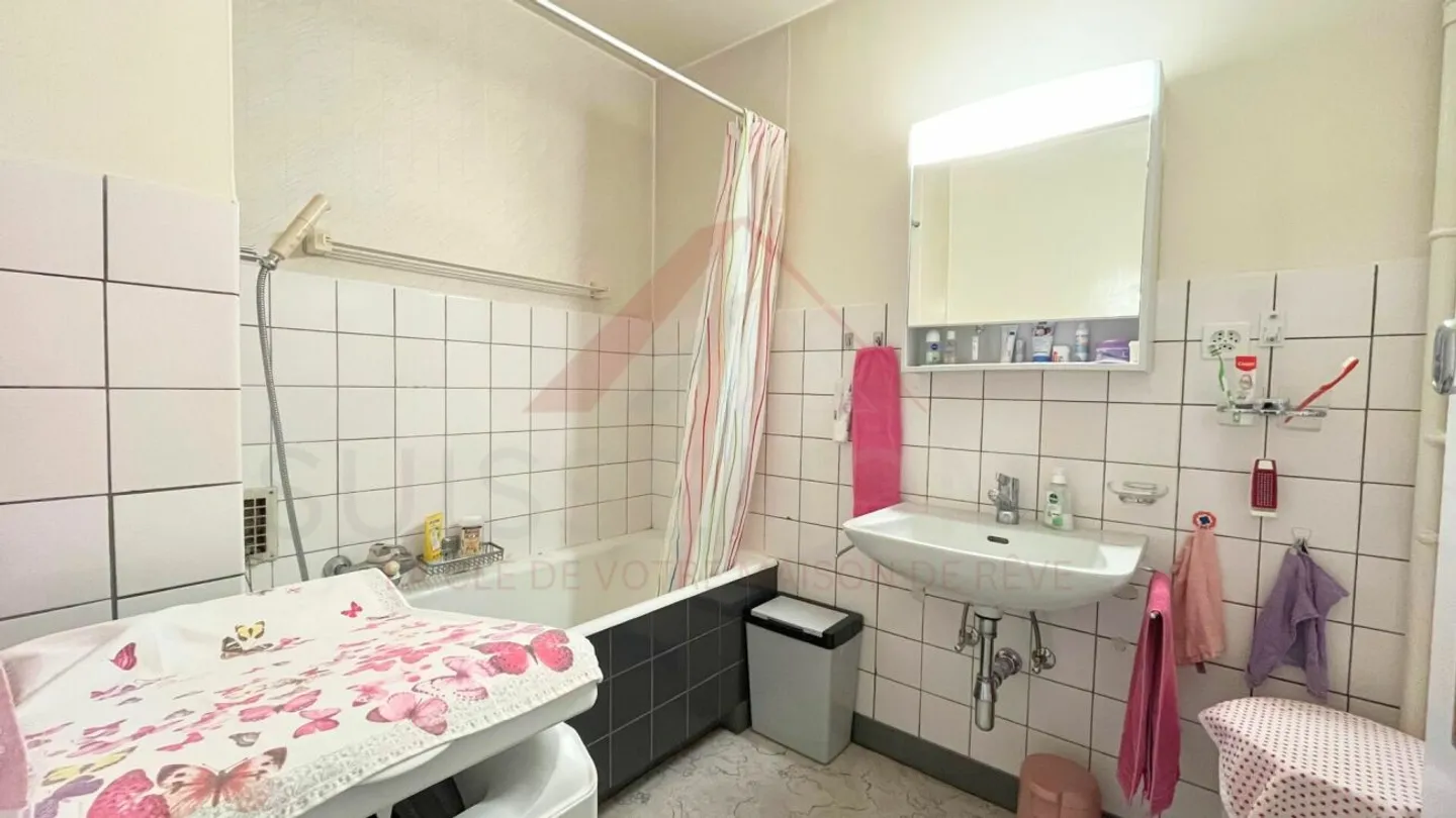 La Chaux-de-Fonds - Großes 5.5-Zimmer (150 m²) im 8. Stock mit Aufzug und Panoramablick - Foto 12 von 12