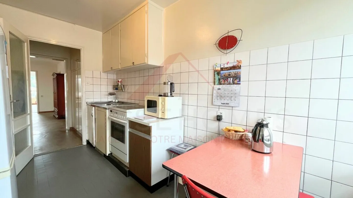 La Chaux-de-Fonds - Großes 5.5-Zimmer (150 m²) im 8. Stock mit Aufzug und Panoramablick - Foto 4 von 12