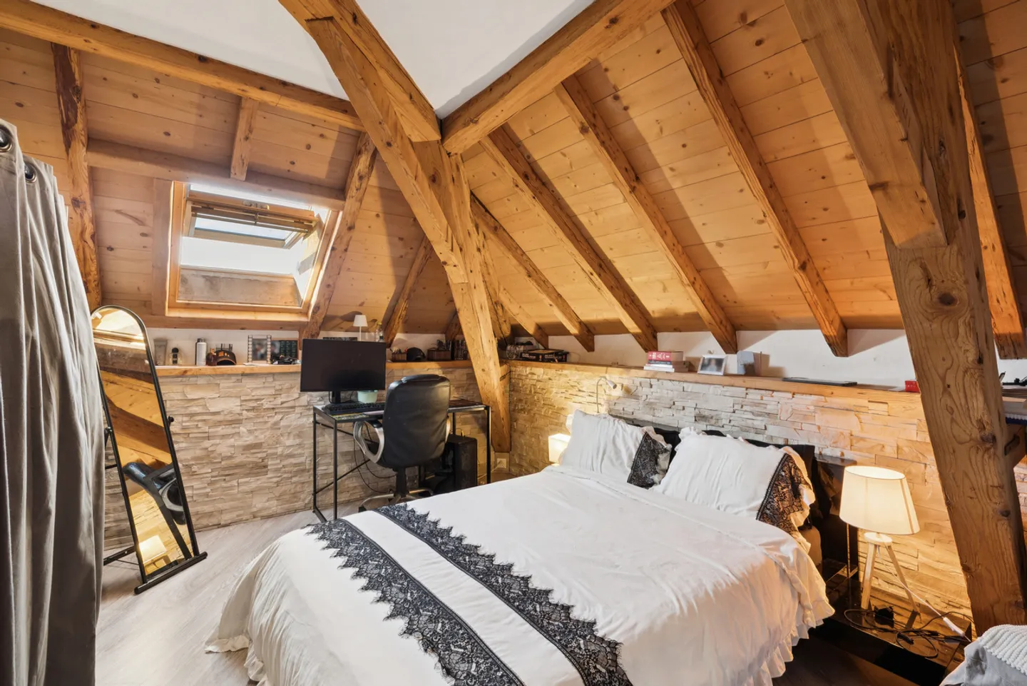 5.5-room "coup de coeur" apartment with 60m2 terrace - Photo 10 of 12