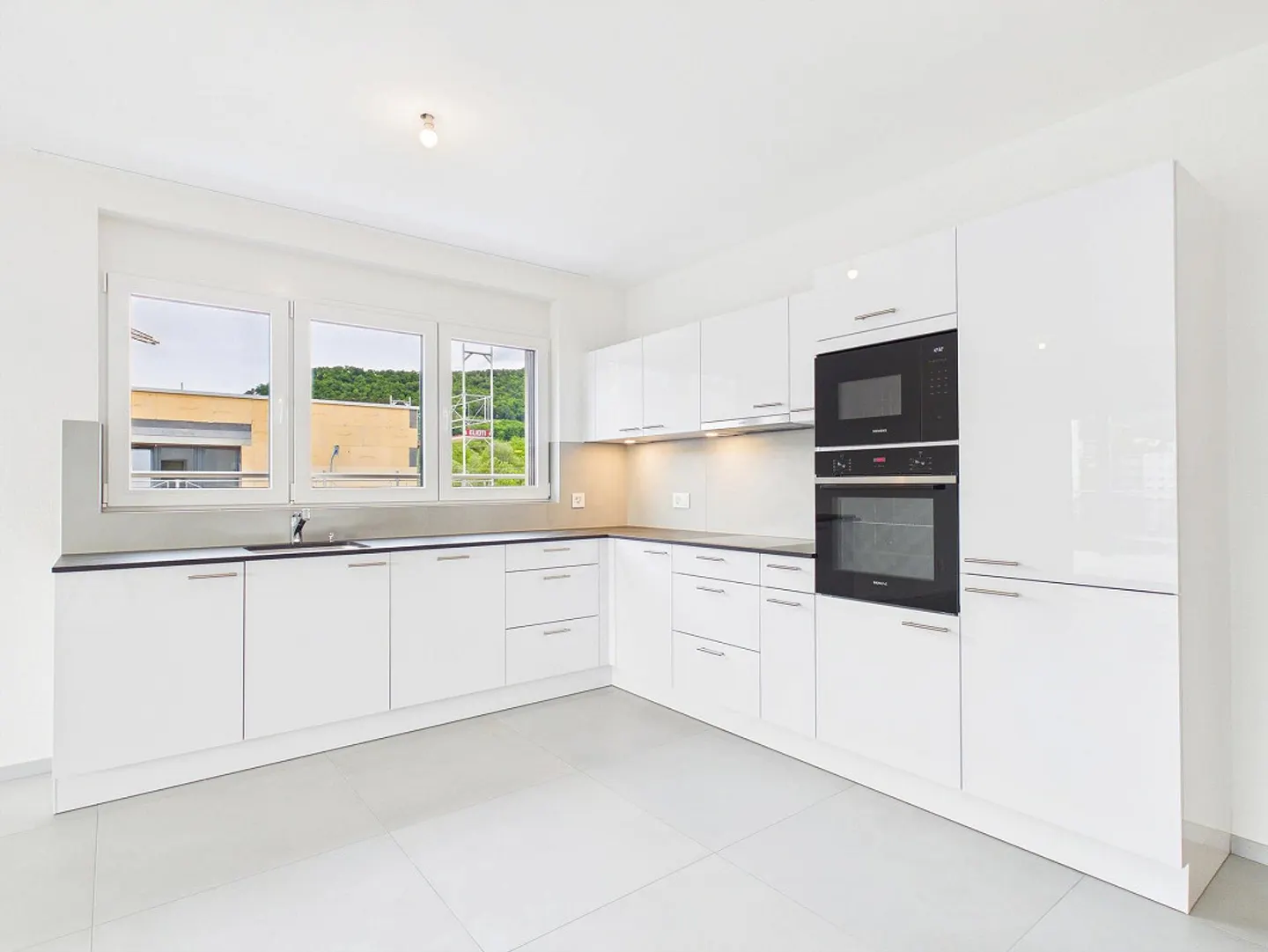 Stylish penthouse apartment with large terrace and exclusive living comfort - Photo 2 of 13