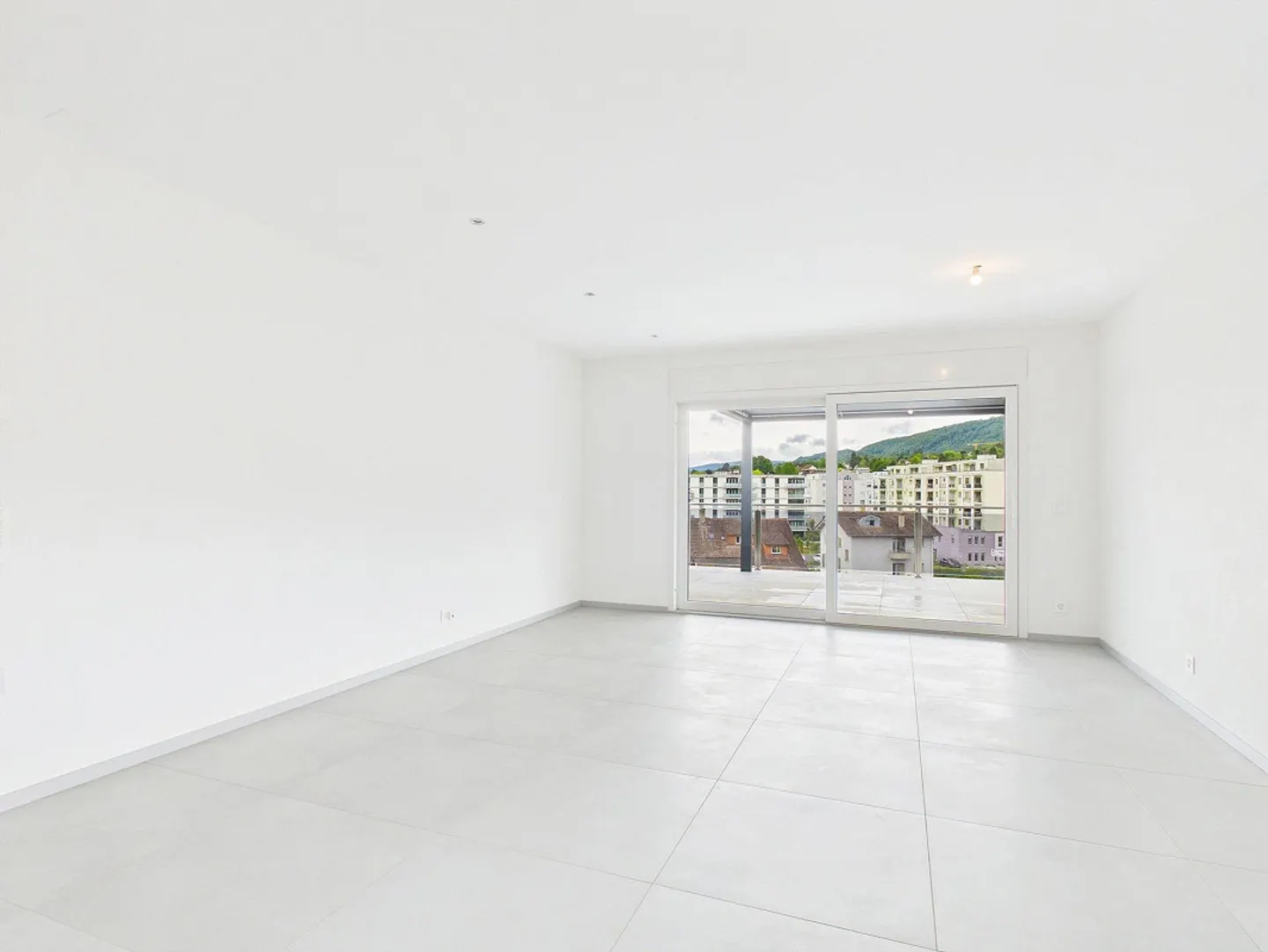 Stylish penthouse apartment with large terrace and exclusive living comfort - Photo 3 of 13