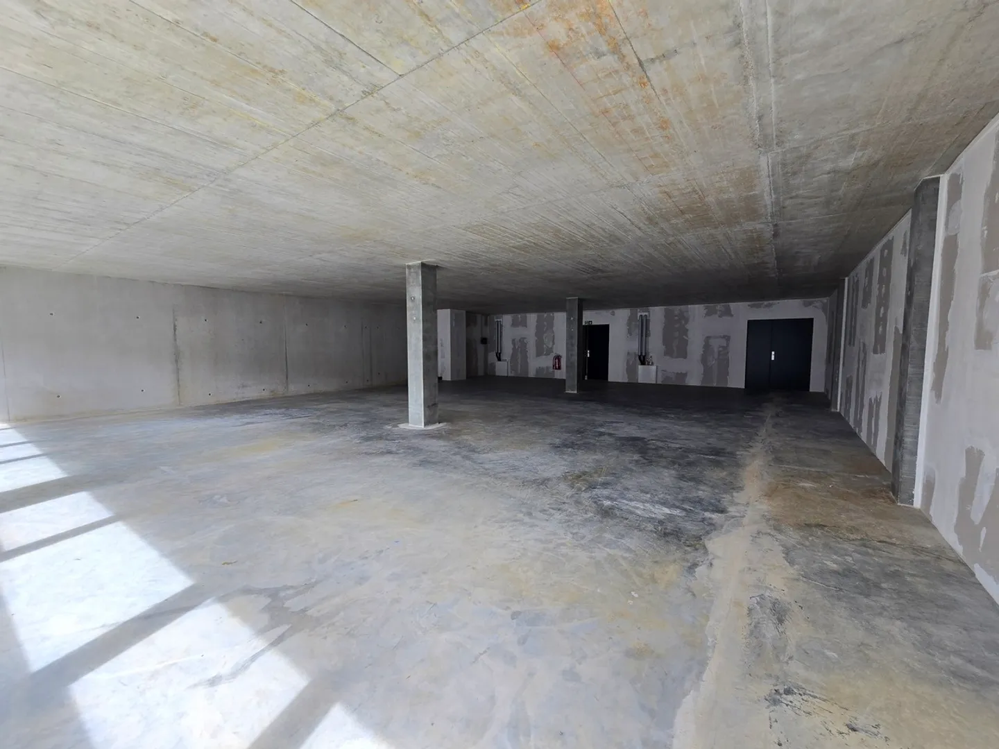 Commercial/atelier 183 m2 - Bail flexible - Photo 7 sur 9