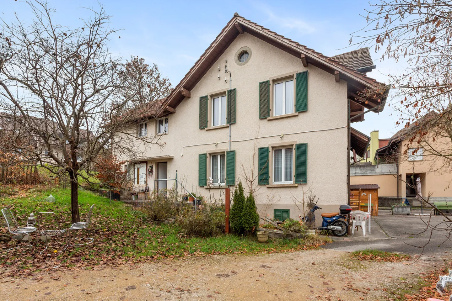 Für Handwerker: Grosses Wohnhaus mit viel Platz - Foto 1 von 8