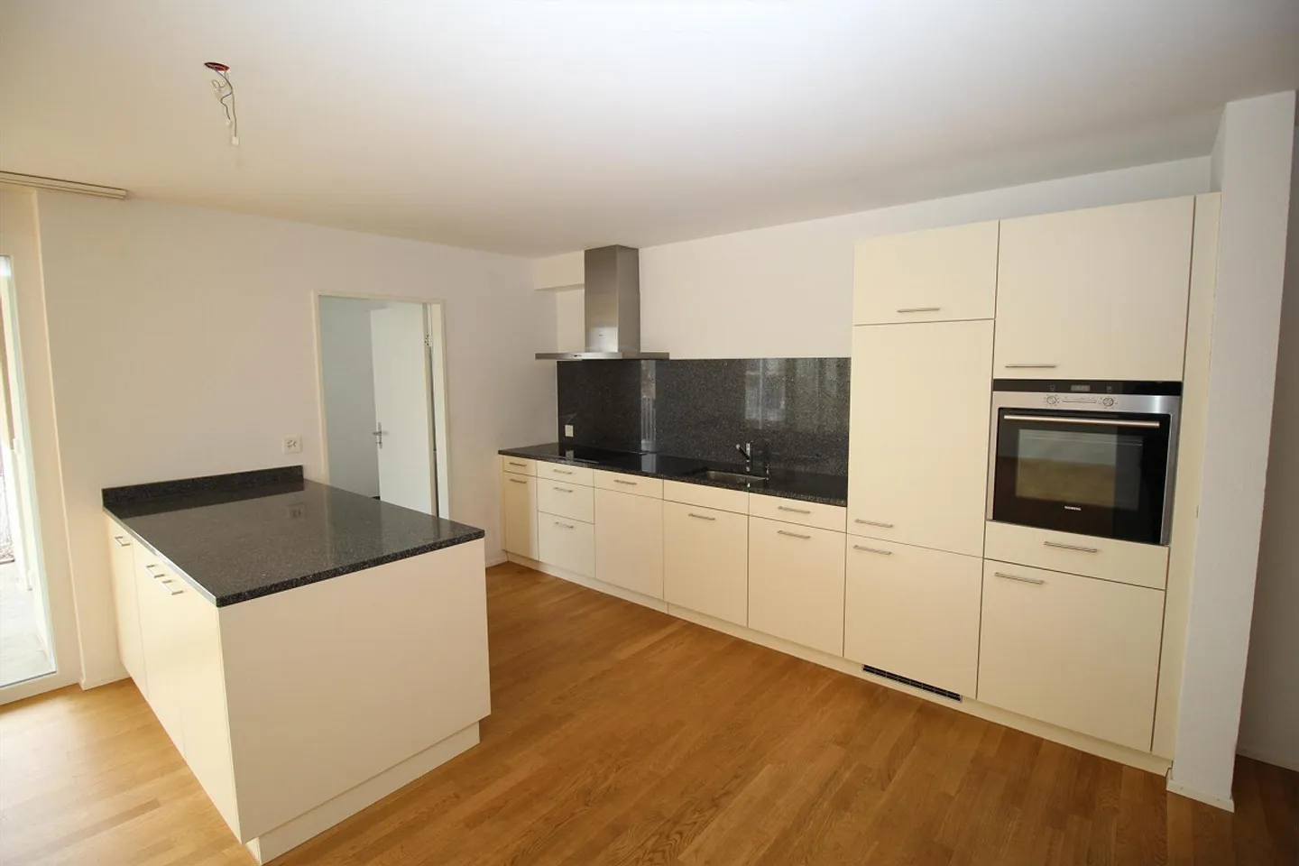 Modern, bright 3.5-room apartment in the center of Diessenhofen - Photo 3 of 13