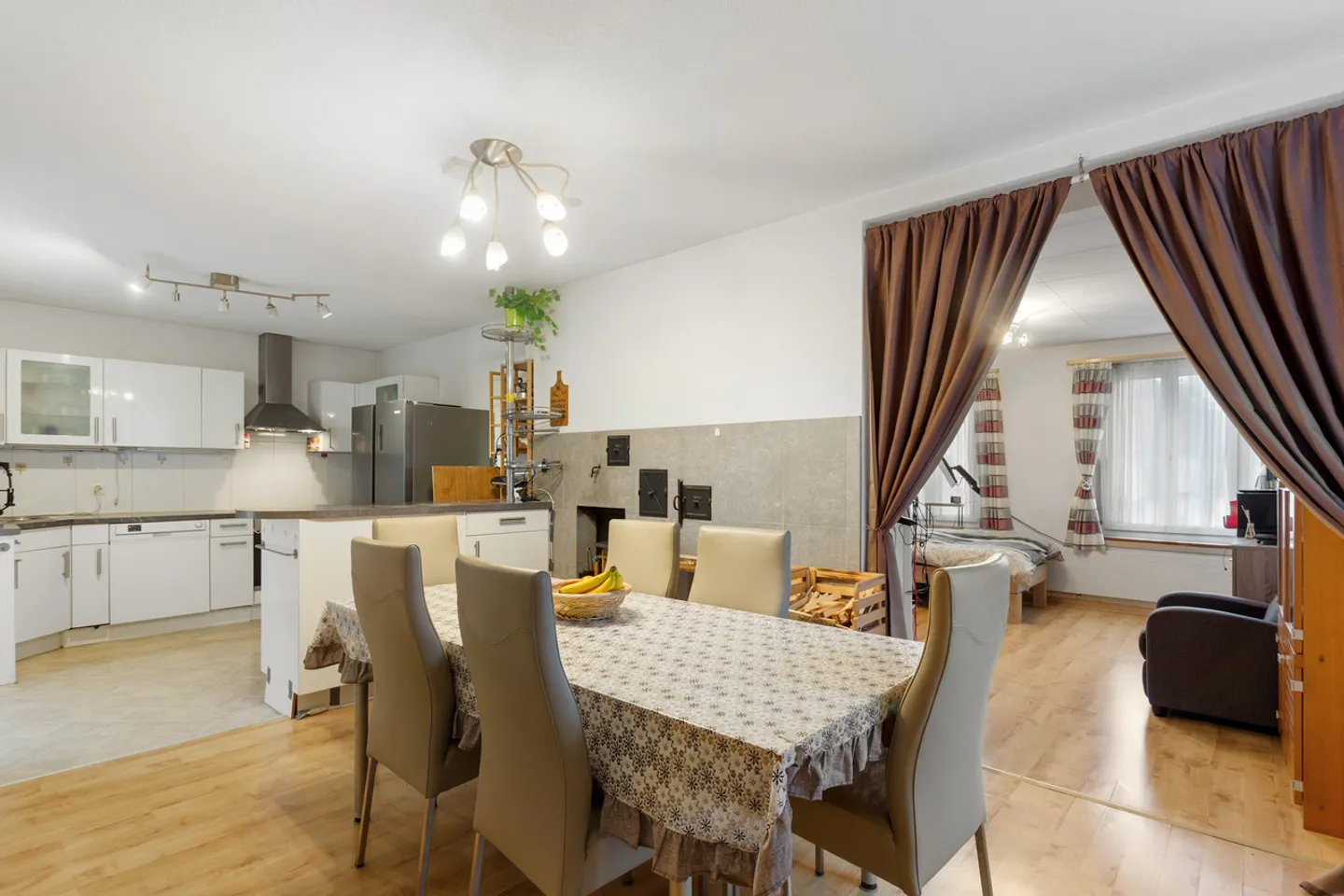 Für Handwerker: Grosses Wohnhaus mit viel Platz - Foto 3 von 8