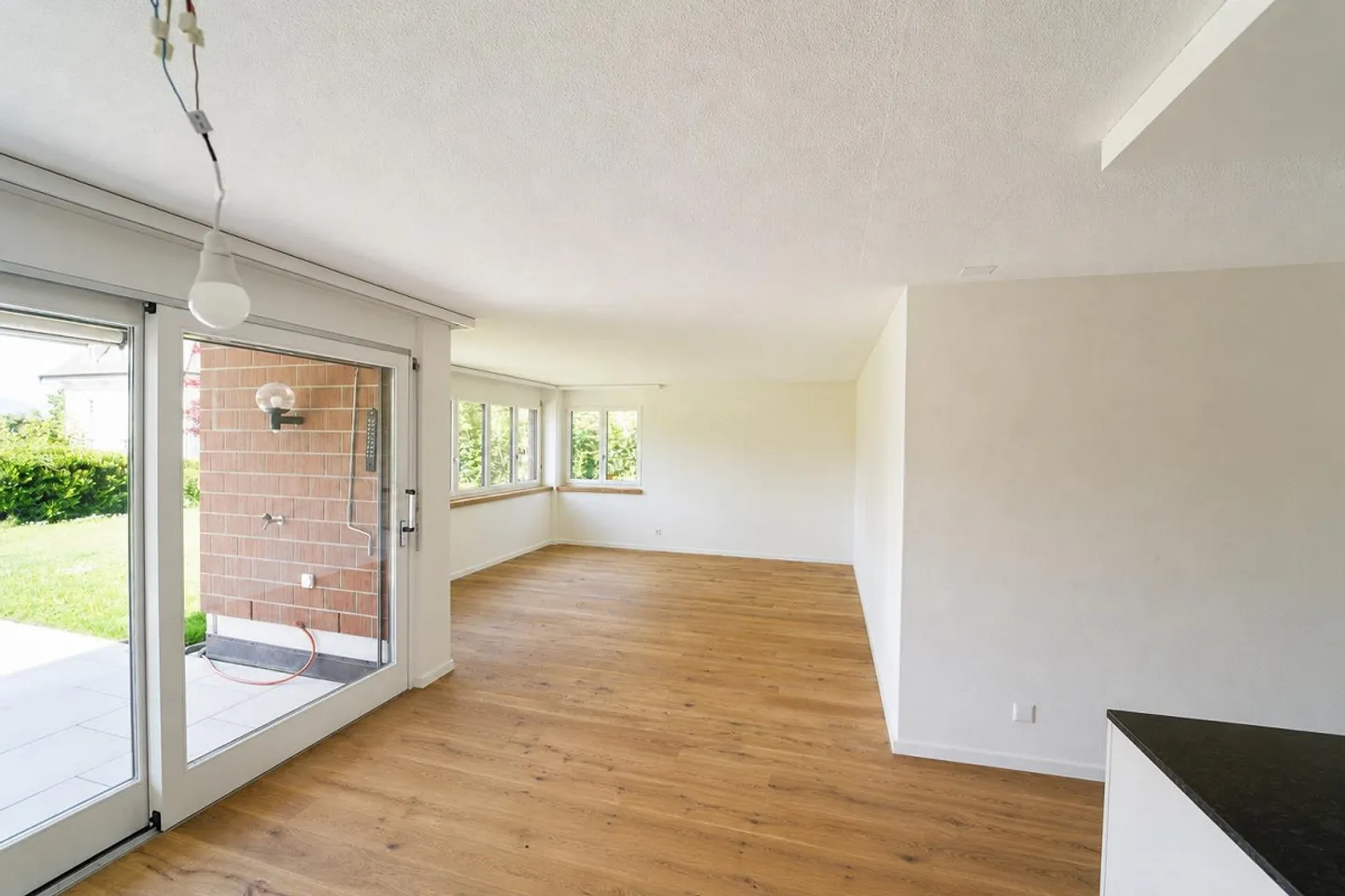 Completely renovated 4.5-room apartment in a central location in Zug - Photo 2 of 7