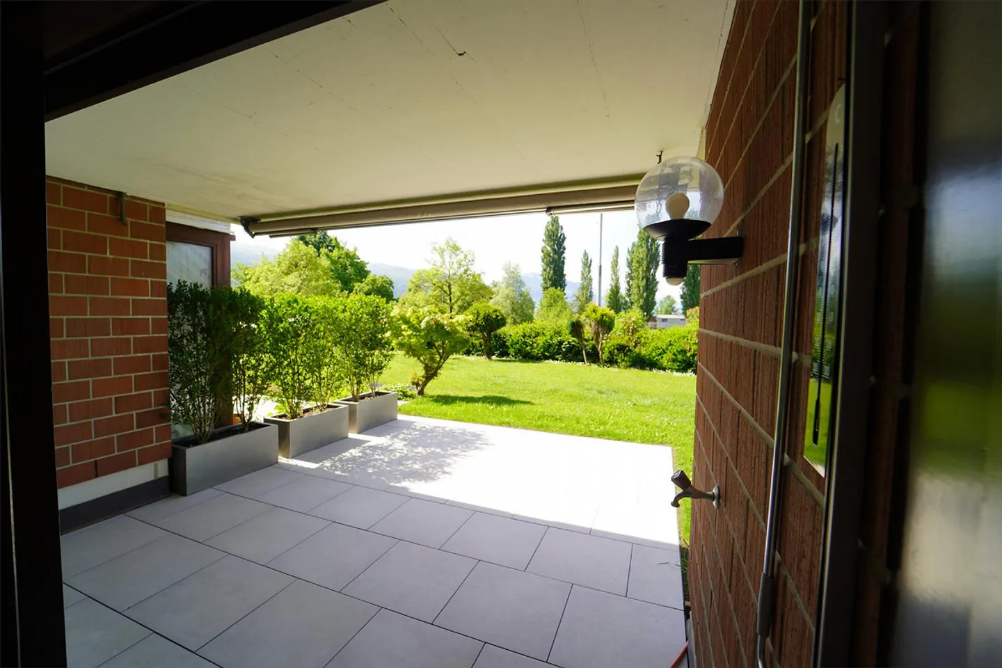 Completely renovated 4.5-room apartment in a central location in Zug - Photo 3 of 7