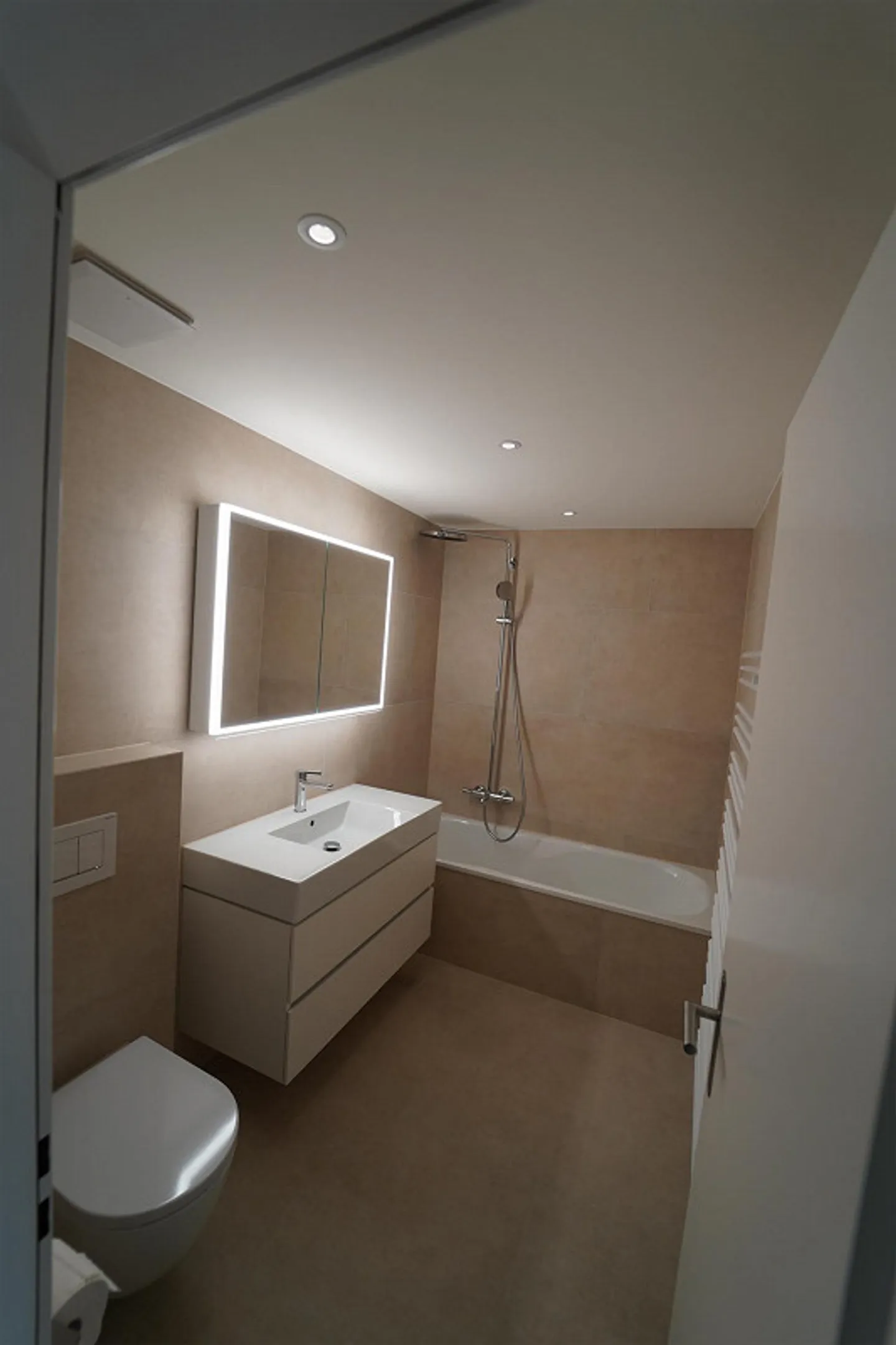 Completely renovated 4.5-room apartment in a central location in Zug - Photo 4 of 7