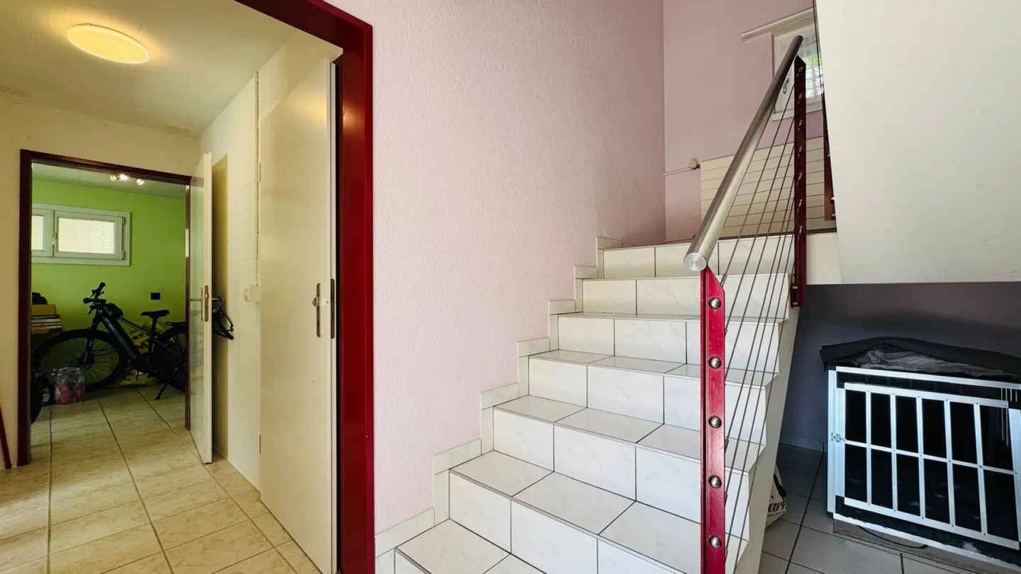 Detached single-family house with garden, 2 bathrooms, separate WC, garage and 3 outdoor parking spaces - Photo 10 of 19