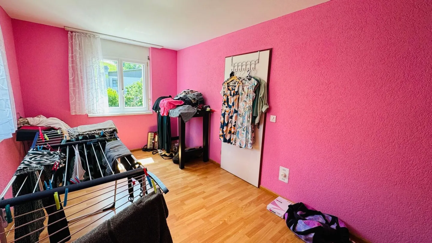 Detached single-family house with garden, 2 bathrooms, separate WC, garage and 3 outdoor parking spaces - Photo 15 of 19