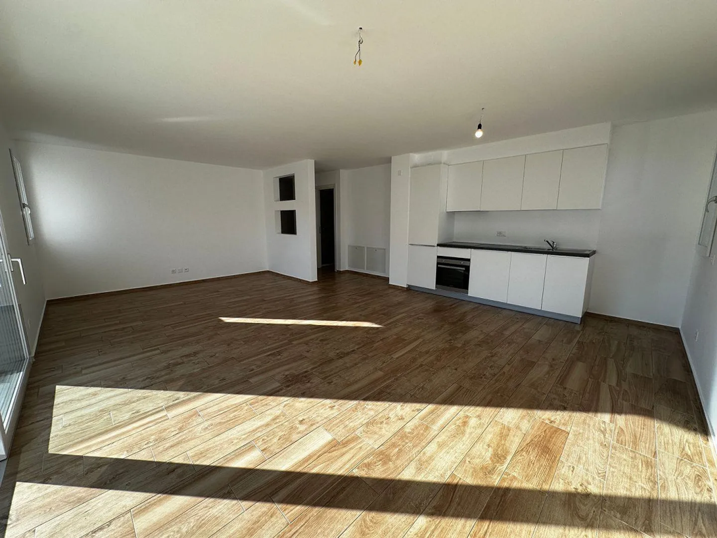 VACALLO – Spacious 3.5 rooms with 2 livable balconies and 2 bathrooms, ideal... - Photo 2 of 9