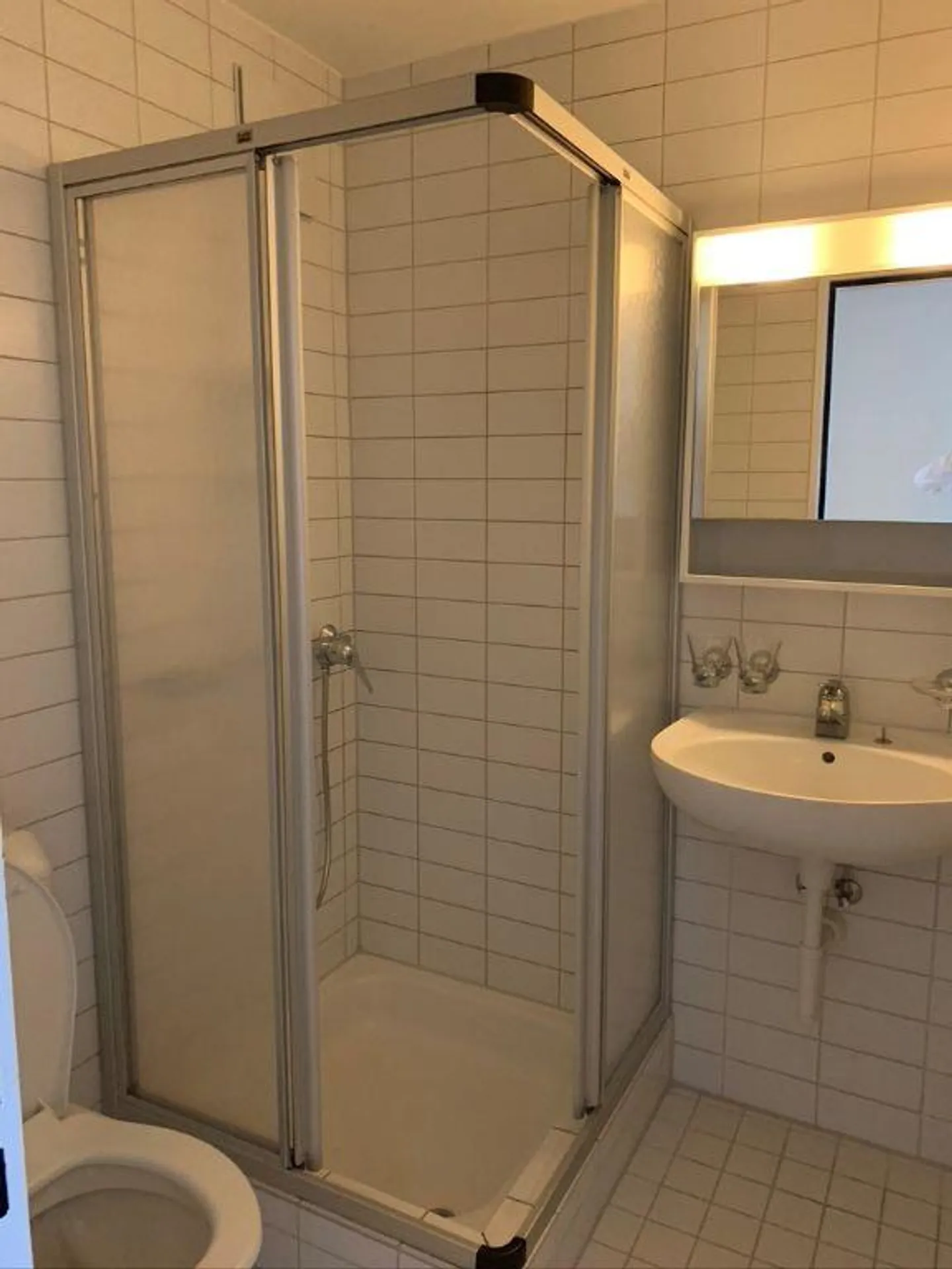 CENTRAL | QUIET | SUNNY - Photo 5 of 7