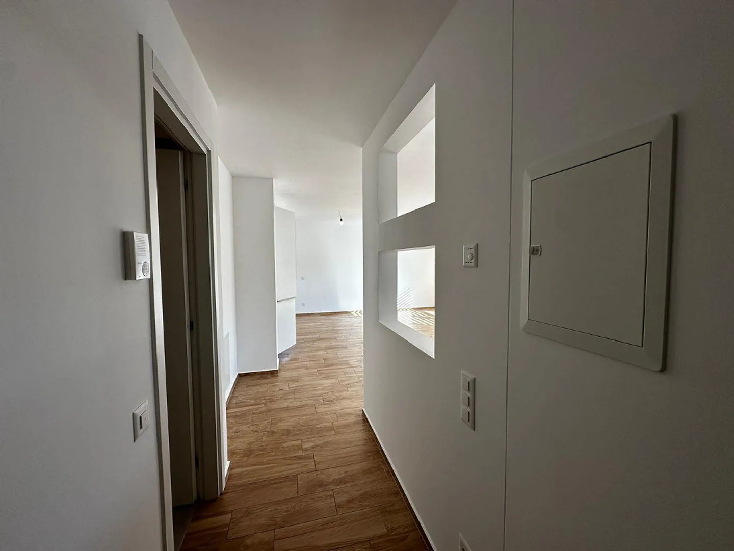 VACALLO – Spacious 3.5 rooms with 2 livable balconies and 2 bathrooms, ideal... - Photo 4 of 9