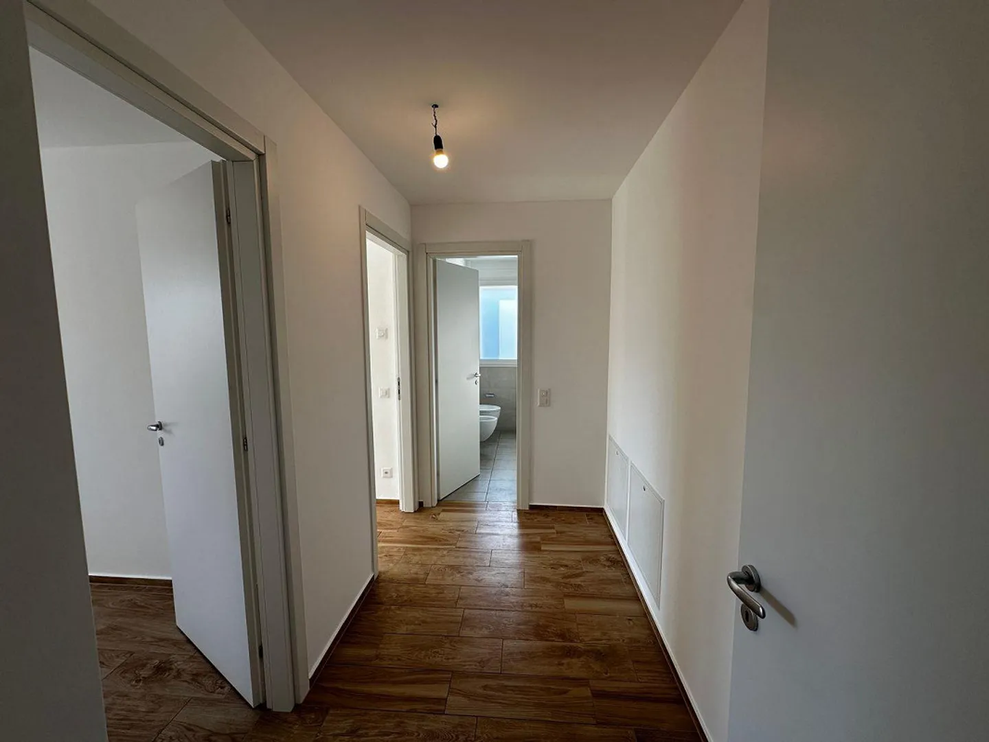 VACALLO – Spacious 3.5 rooms with 2 livable balconies and 2 bathrooms, ideal... - Photo 6 of 9