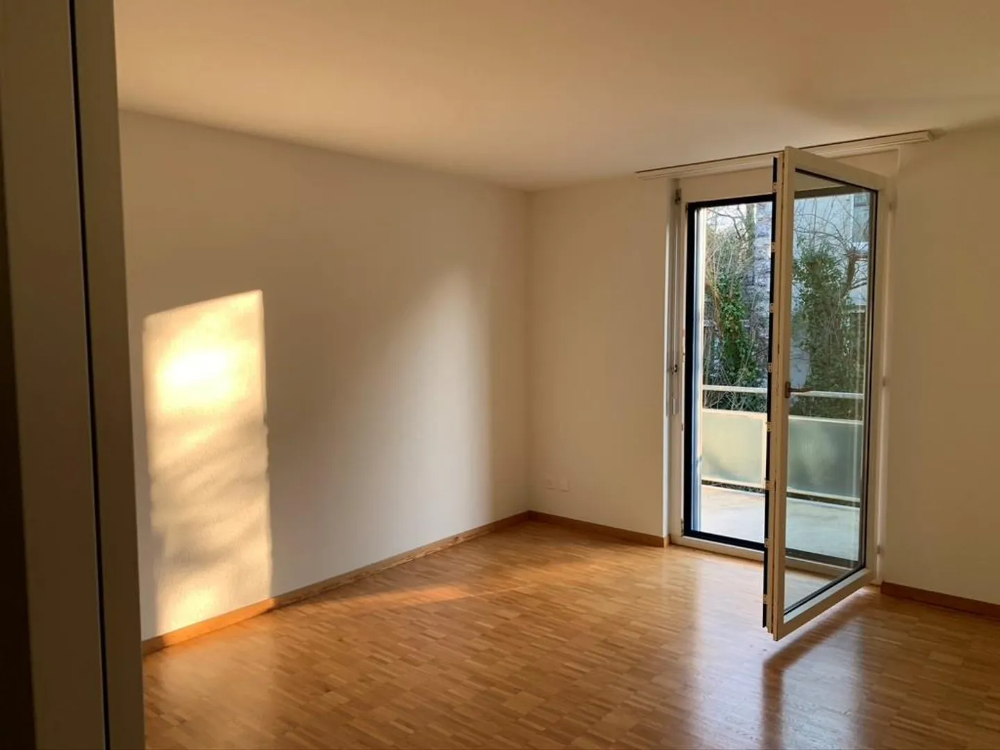 CENTRAL | QUIET | SUNNY - Photo 4 of 7