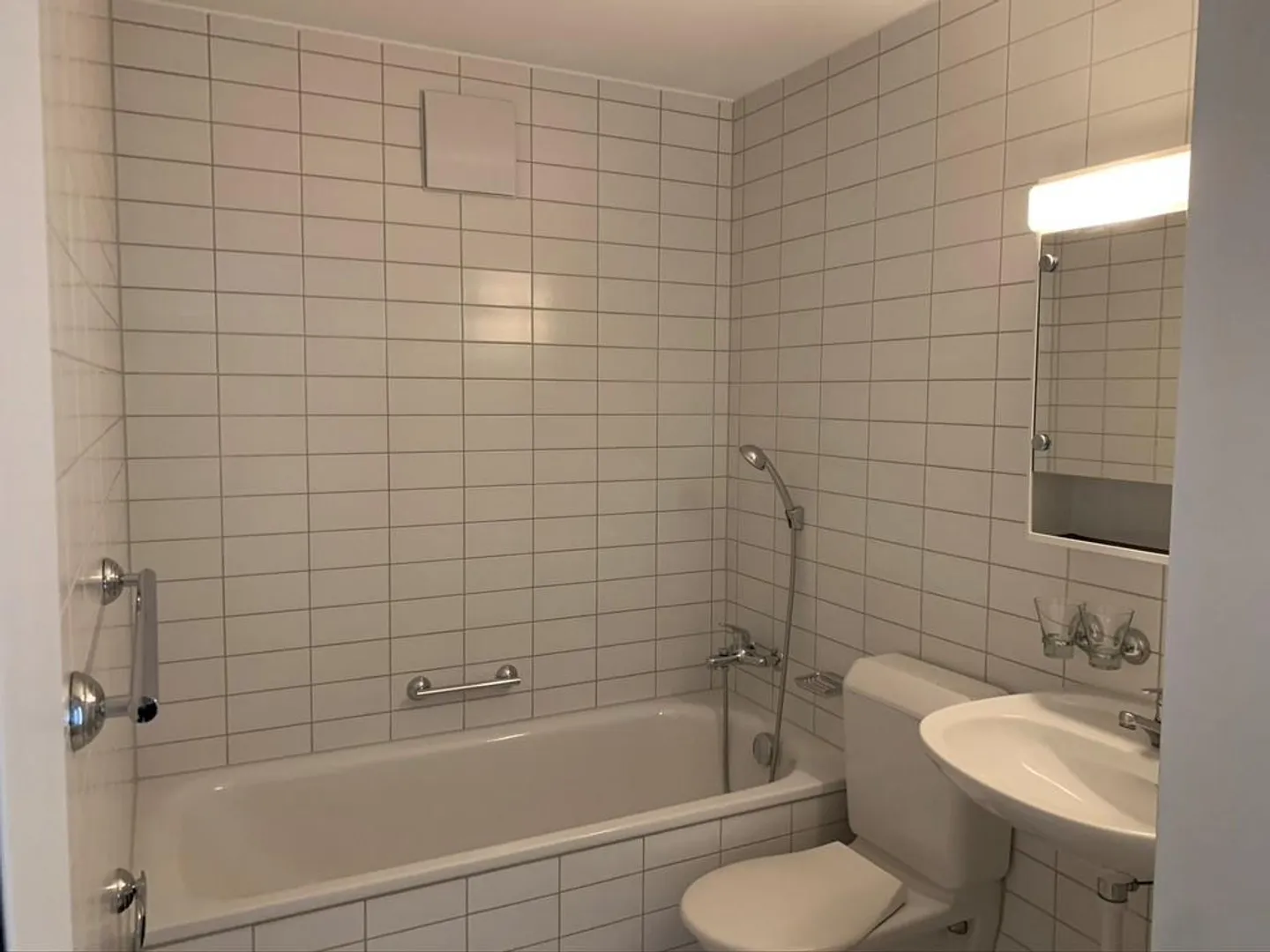 CENTRAL | QUIET | SUNNY - Photo 6 of 7