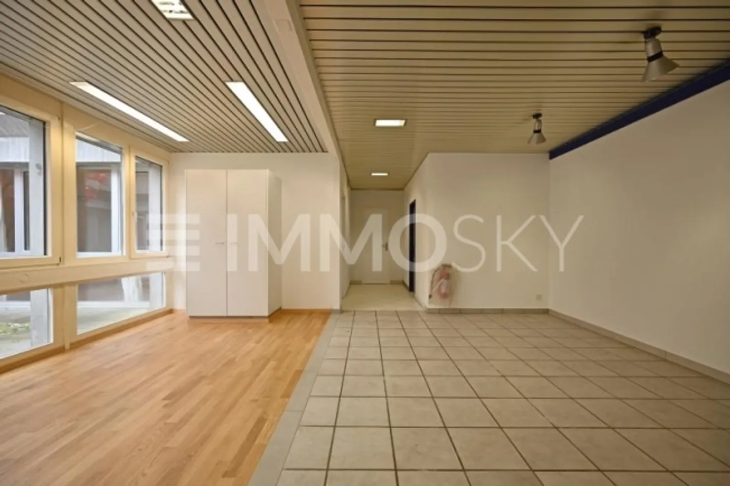 Loft con quota commerciale e fascino industriale - Foto 5 di 7