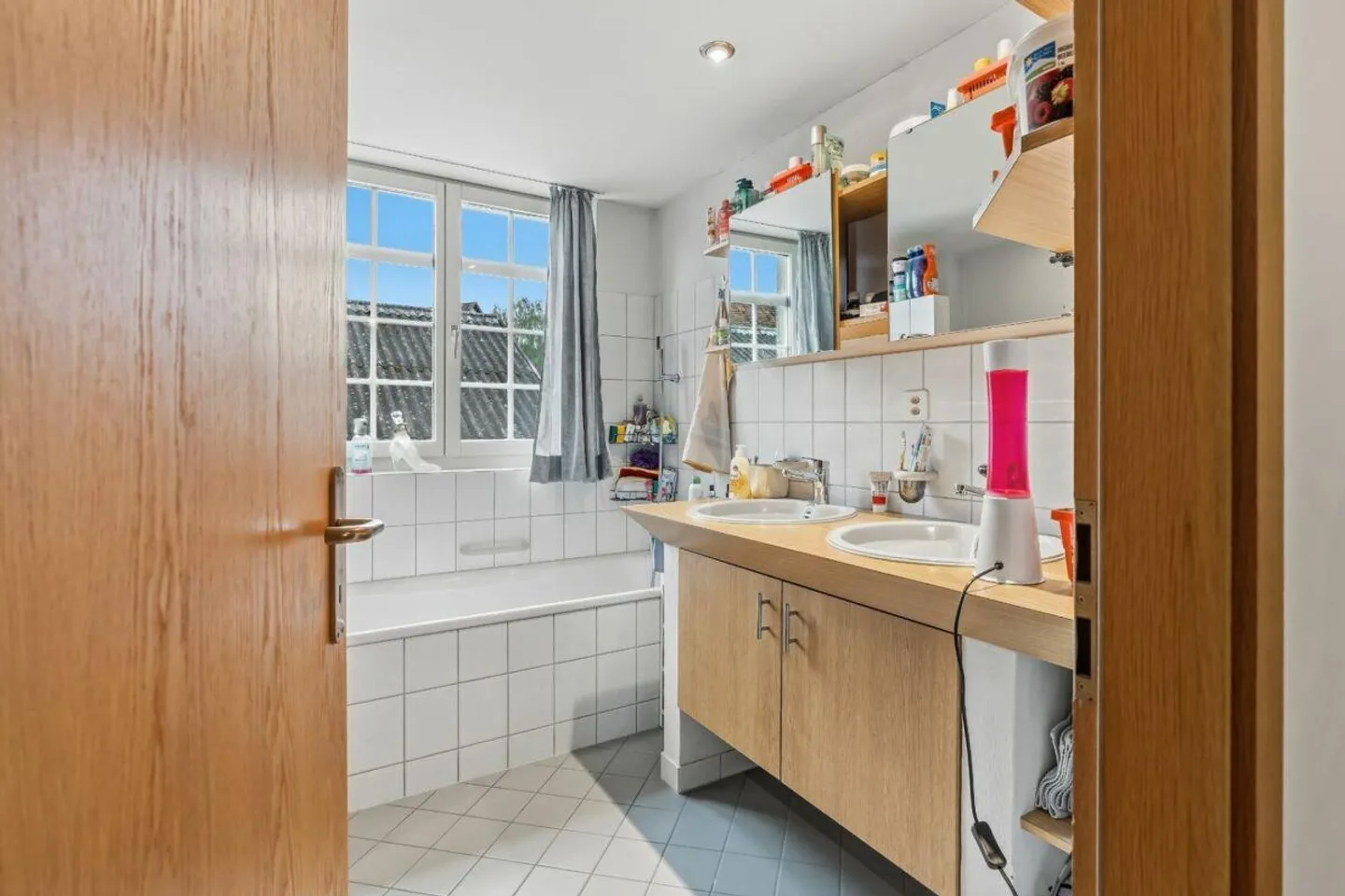 Living in a historic timber-framed house - charming & spacious - Photo 3 of 28