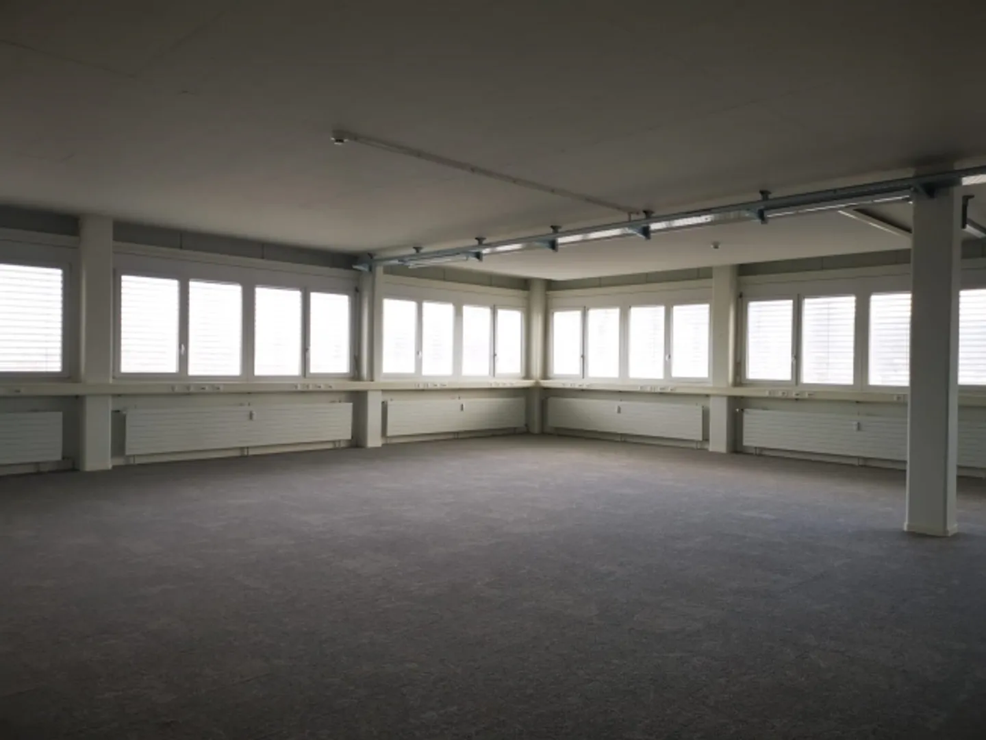 Bureau à louer - Photo 2 sur 6